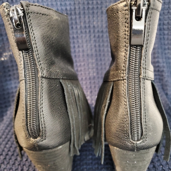 Fringe wedge ankle booties 6.5 - Picture 3 of 5